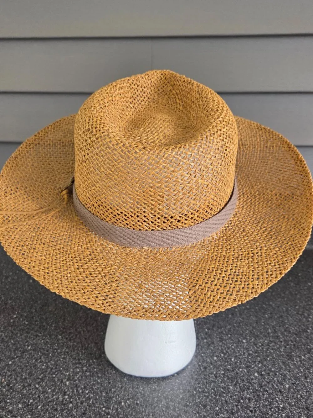 Straw hat with gray fabric band Wide 3